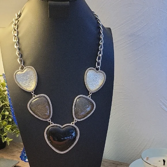 Vintage Anne Klein Statement Heart Necklace - Picture 3 of 10